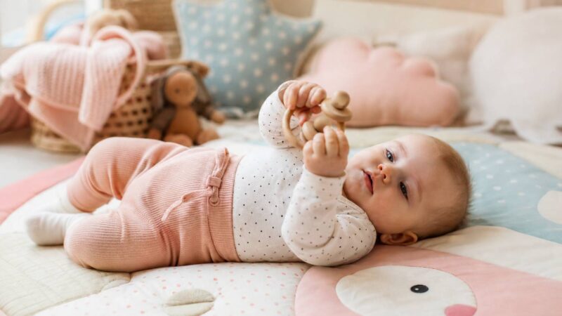 Le développement et les découvertes du bébé à 5 mois